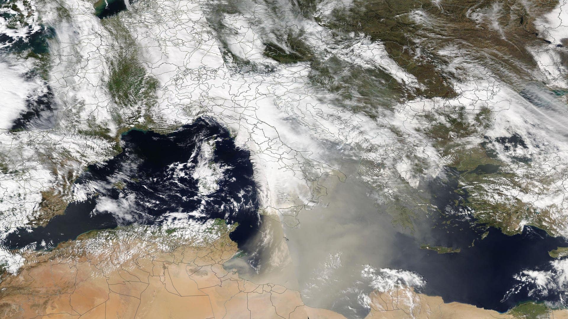 Eine Satellitenansicht vom 27. März 2024, die zeigt, wie Saharastaub über das Mittelmeer Richtung Europa geweht wird.