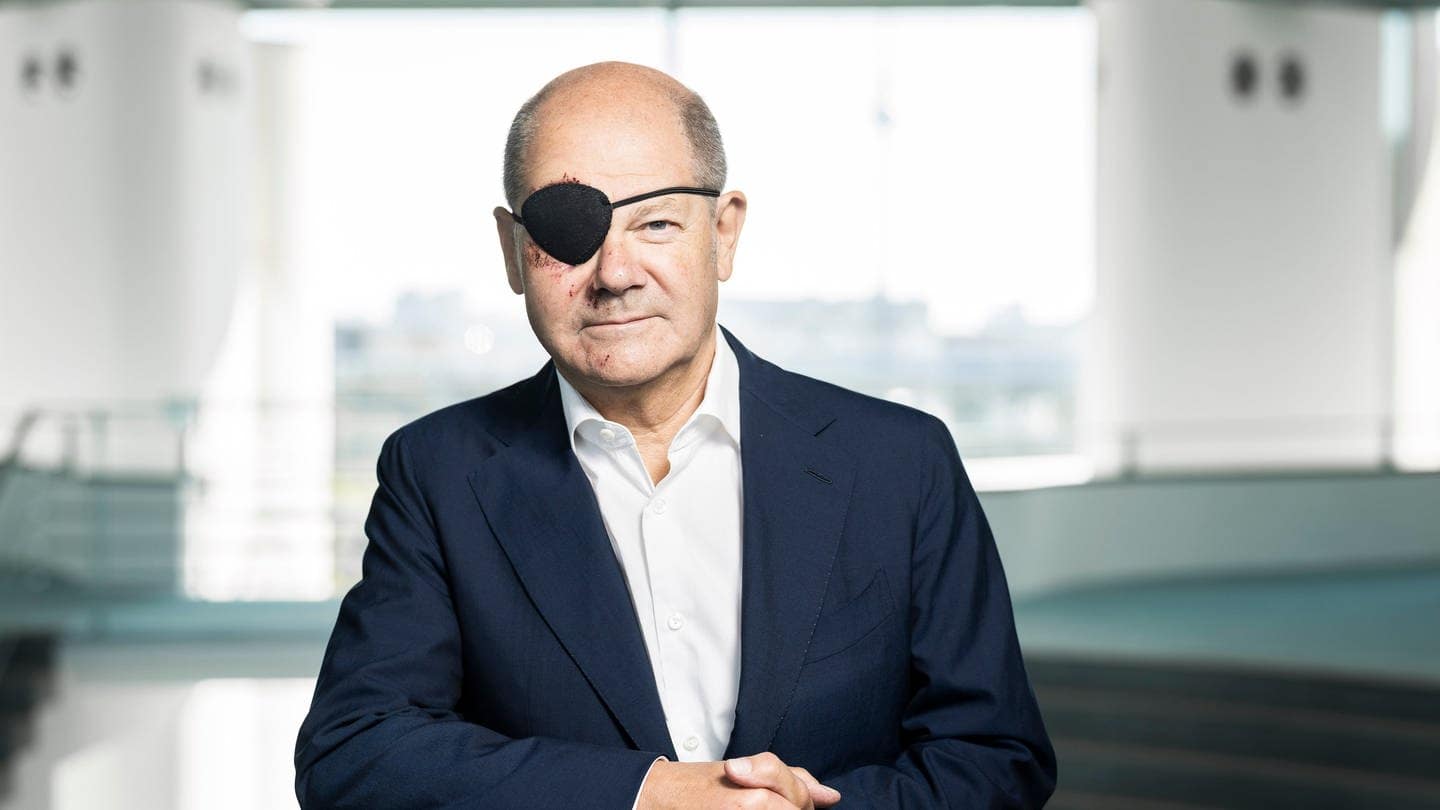 Bundeskanzler Olaf Scholz (SPD) mit Augenklappe, die er aufgrund einer Sportverletzung trägt.