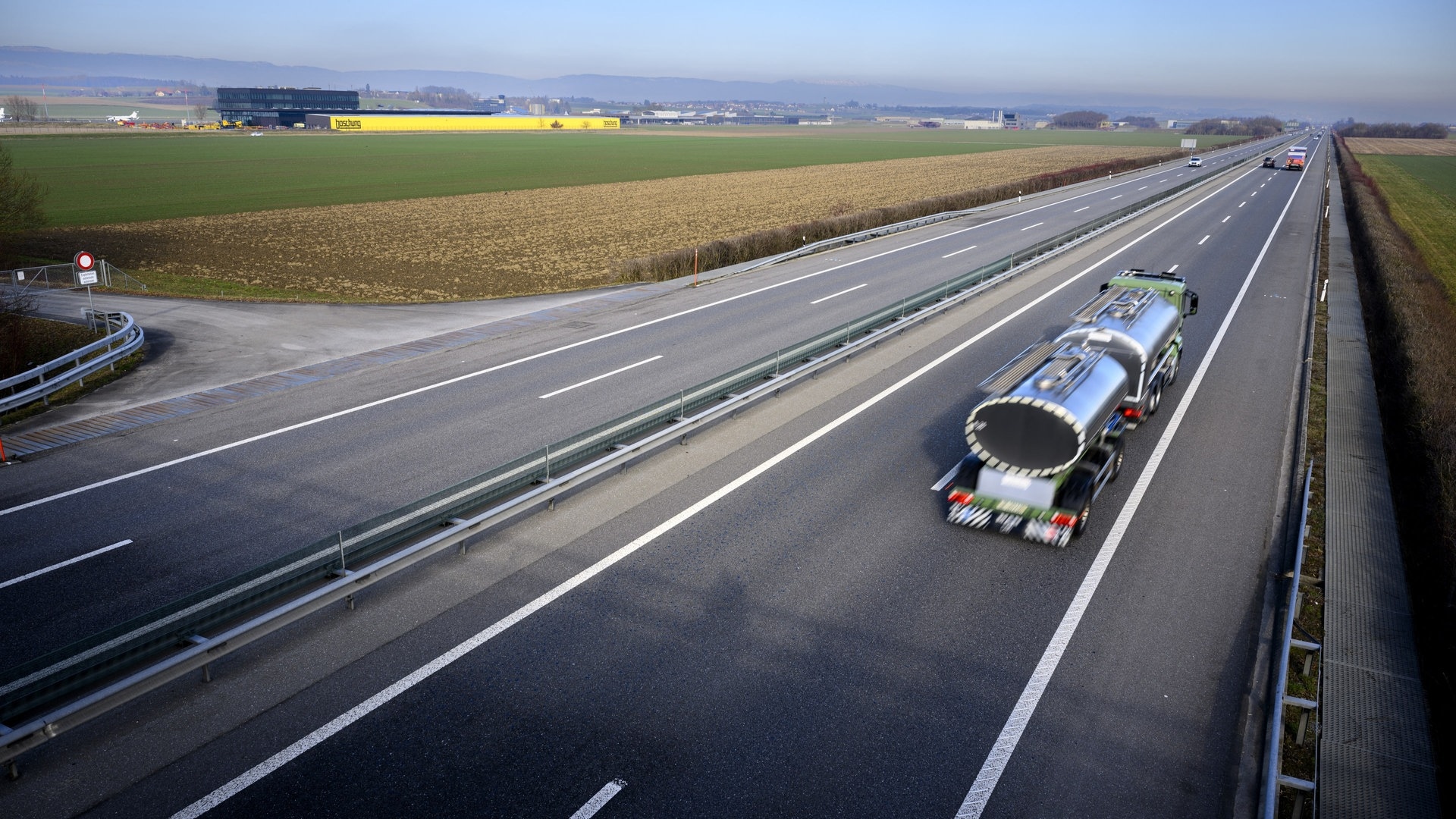 Video Bilder Schweiz lässt Kampfjets auf Autobahn starten