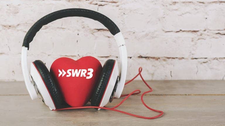 Ein Herz mit SWR3-Logo mit einem Kopfhörer (Foto: SWR3, Adobe Stock)