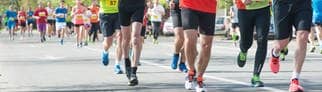 Marathon-Läufer laufen über 42 Kilometer