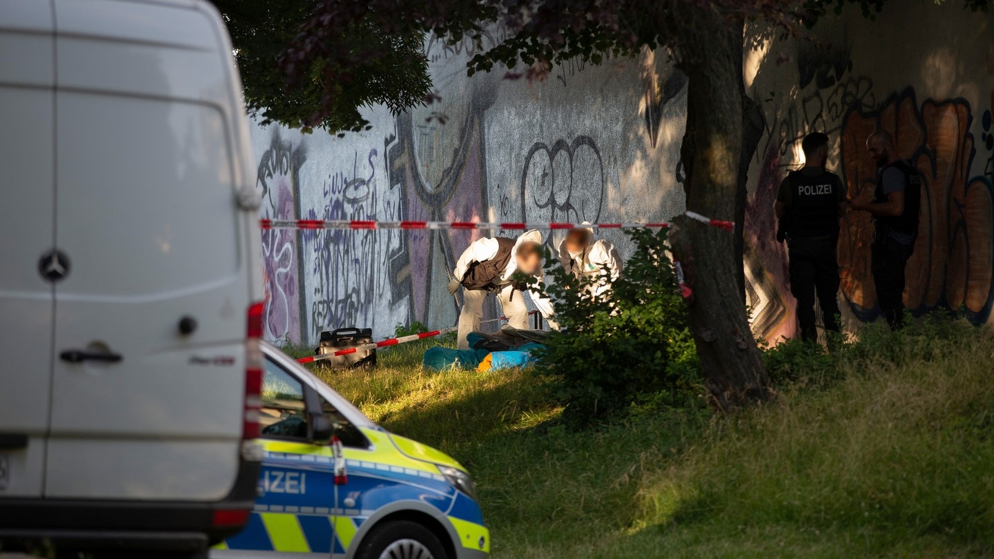 Polizei findet Torso zu abgetrenntem Kopf vor Bonner Landgericht