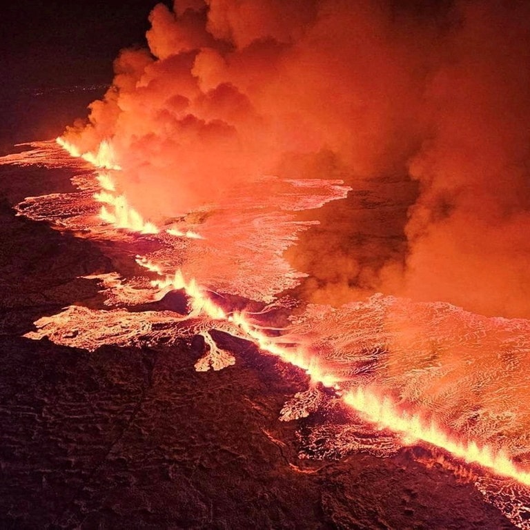 Meterhohe Lava-Fontänen: Spektakulärer Vulkanausbruch Auf Island