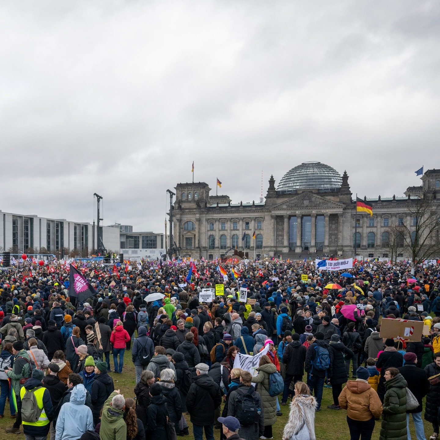 150.000 In Berlin: Demos Gegen Rechtsextremismus Gehen Weiter