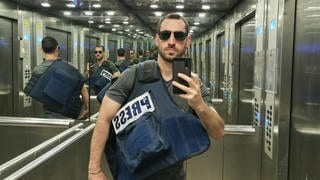 Der Journalist Adi Koplewitz aus Israel. Im Interview haben wir mit ihm über den Nahostkonflikt zwischen Israel und Palästina gesprochen.