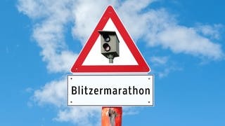 Schild Blitzermarathon. Am Freitag ist Höhepunkt des Blitzermarathons 2024.