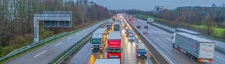 Die A8 bei Pforzheim: Der Verkehr rollt wieder an.