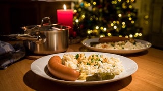 Kartoffelsalat mit Würstchen: Der Klassiker an Weihnachten. Der Kartoffelsalat-Index zeigt, wo es am teuersten ist.