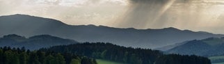 Schwere Regenwolken über dem Schwarzwald.