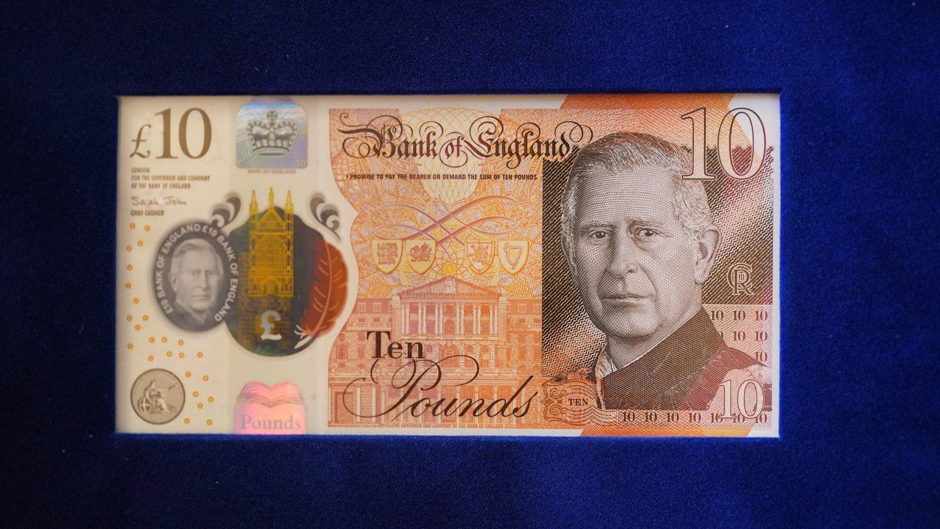 Eine britische 10-Pfund-Note mit dem Abbild von König Charles III.