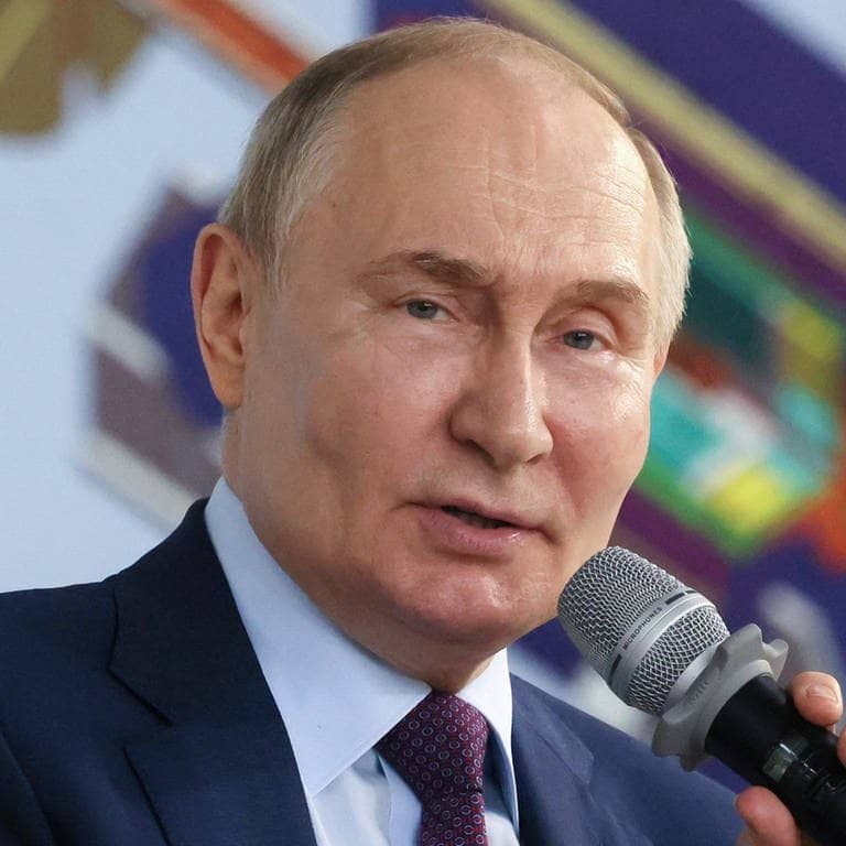 Wladimir Putin – Der russische Präsident hat Bedingungen für Friedensgespräche genannt. Demnach soll die Ukraine sich aus vier Regionen zurückziehen und auf den Nato-Beitritt verzichten.