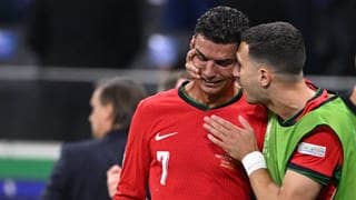 Portugals Cristiano Ronaldo weint nach seinem verschossenen Elfmeter.