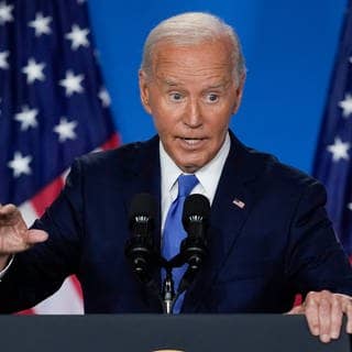 US-Präsident Joe Biden spricht auf einer Pressekonferenz nach dem Nato-Gipfel in Washington. Dabei verwechselte er Kamala Harris mit Donald Trump. Zuvor hatte er die Namen von Selenskyj und Putin vertauscht.