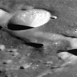 Symbolbild: Dieses Foto, das vom Korea Aerospace Research Institute zur Verfügung gestellt wurde, zeigt ein Bild des Kraters Vallis Schrödinger auf dem Mond.