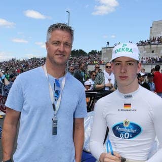 Ex-Rennfahrer Ralf Schumacher mit seinem Sohn David.
