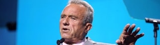 Robert F. Kennedy Jr. gestikuliert.