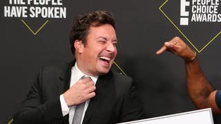 Jimmy Fallon auf dem roten Teppich für die Peoples Choice Awards. Der Moderator hat sich kürzlich in Bayern verirrt.