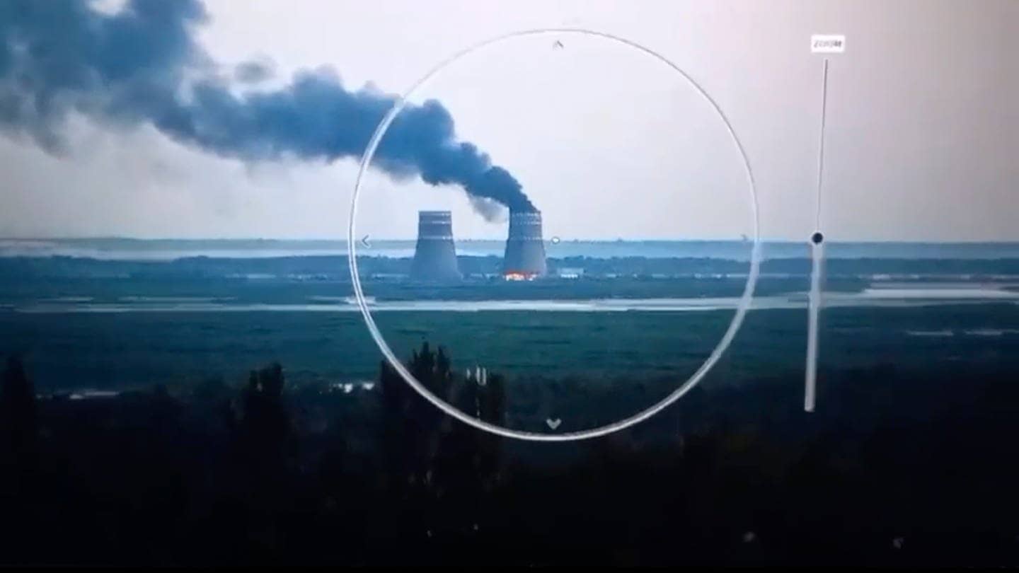 Feuer am Kühlturm des AKW Saporischschja in der Ukraine