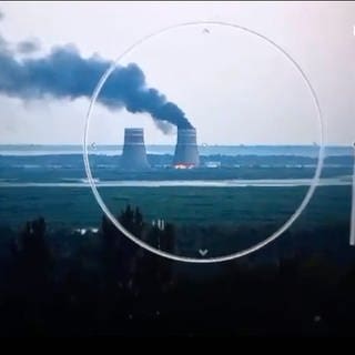 Feuer am Kühlturm des AKW Saporischschja in der Ukraine