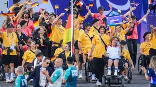 Paralympics, Paris 2024, Eröffnungsfeier, Place de la Concorde. Die Delegation aus Deutschland läuft zur Eröffnungsfeier ein.