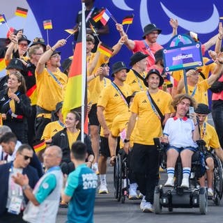 Paralympics, Paris 2024, Eröffnungsfeier, Place de la Concorde. Die Delegation aus Deutschland läuft zur Eröffnungsfeier ein.