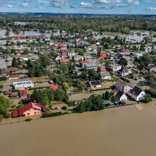 Ein Drohnenbild zeigt die Hochwassersituation im Bezirk Ostrava-Koblov in Tschechien.