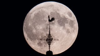 Nochmal Wehrheim: Der Mond am späteren Abend.