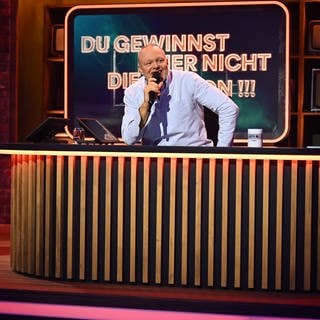 Stefan Raab feiert mit der brandneuen Quiz- und Competition-Show #DGHNDMBSR «Du gewinnst hier nicht die Million bei Stefan Raab» sein TV-Comeback auf RTL+