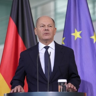 Bundeskanzler Olaf Scholz (SPD) gibt ein Pressestatement