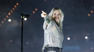 Emily Armstrong von der US-Band Linkin Park bei einem Konzert in der Barclays Arena in Hamburg.