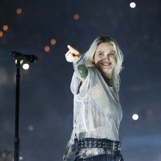 Emily Armstrong von der US-Band Linkin Park bei einem Konzert in der Barclays Arena in Hamburg.