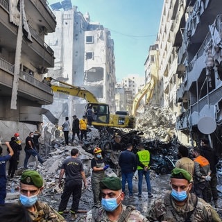 Angriffe des israelischen Militärs auf das Zentrum von Beirut im Libanon trotz Friedensverhandlungen