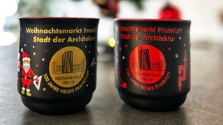 Diese Tassen dürfen auf dem Frankfurter Weihnachtsmarkt nicht benutzt werden. Das Material ist nicht hitzebeständig für Glühwein etc. 