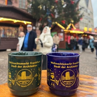 Ersatztassen für den Frankfurter Weihnachtsmarkt sind geliefert.