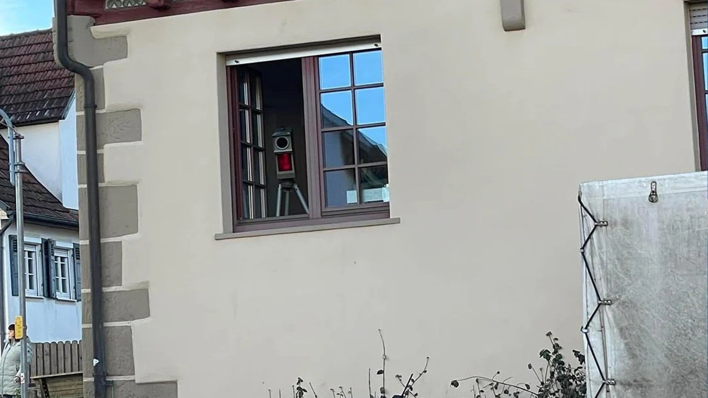 Der Post aus Filderstadt auf Reddit. Im Text darunter wird gefragt: „Darf man einen mobilen Blitzer wirklich im Haus aufstellen? Grundstück wäre möglich, aber „tarnen“ durchs Haus?“