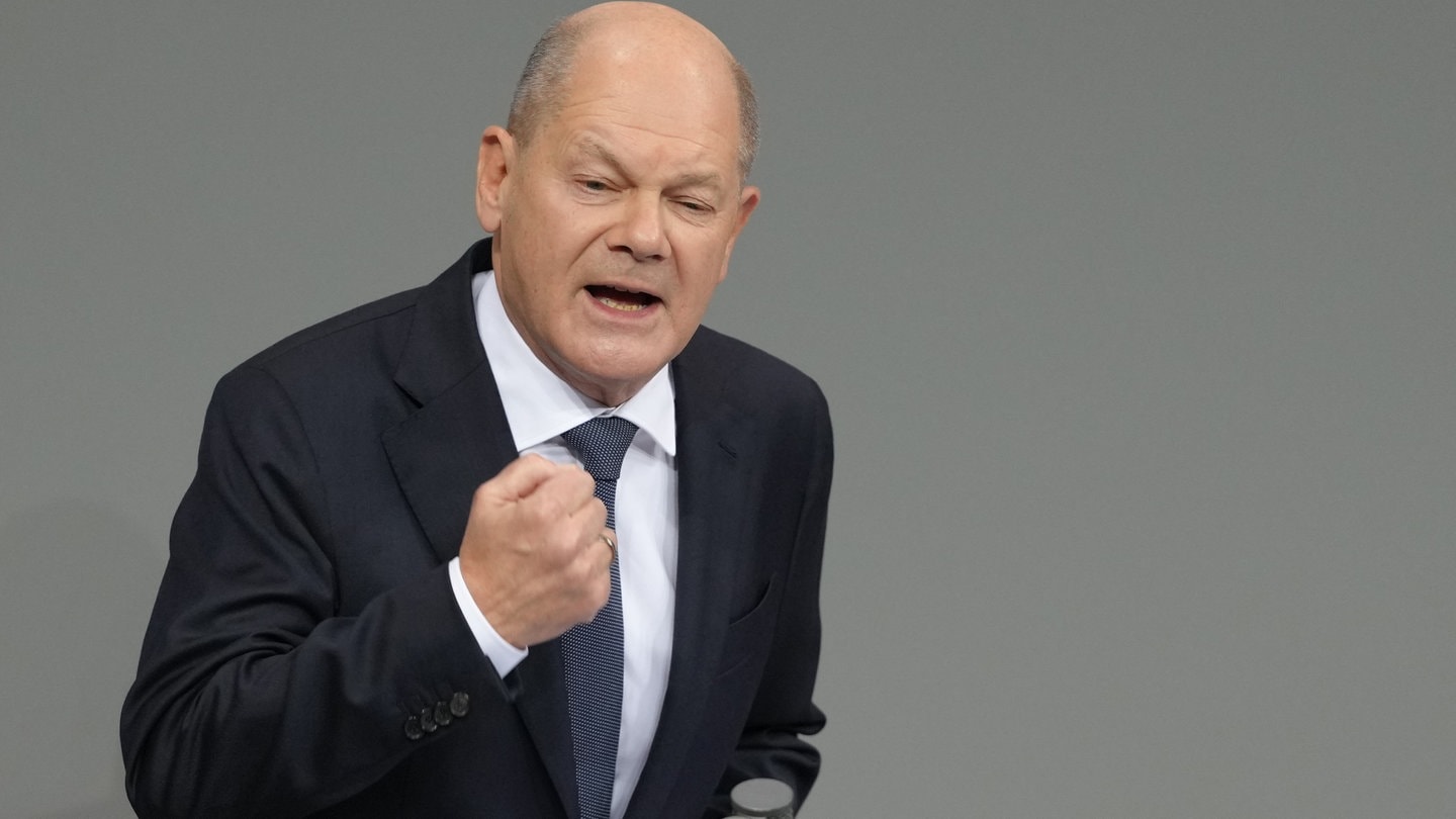 Olaf Scholz hält eine Rede im Bundestag.