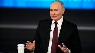 Der russische Präsident Wladimir Putin spricht während seiner jährlichen Pressekonferenz und Fernsehsprechstunde "Direkter Draht".