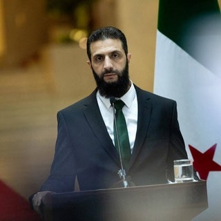 Der Chef der syrischen Miliz HTS, Ahmed al-Scharaa, will alle Waffen unter staatliche Kontrolle