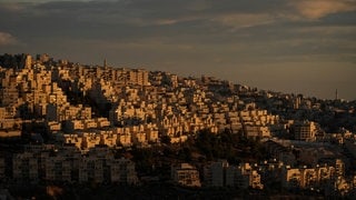 Die Sonne geht an Heiligabend über Bethlehem auf.