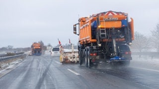 Spiegelglatte Straßen, Schnee oder Eisregen sorgen für Probleme auf der Straße