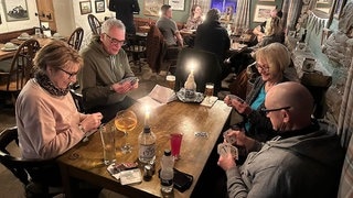 29 Menschen sitzen in einem Pub in Großbritannien fest.