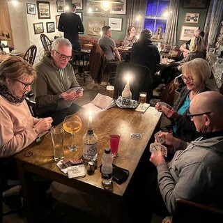 29 Menschen sitzen in einem Pub in Großbritannien fest.