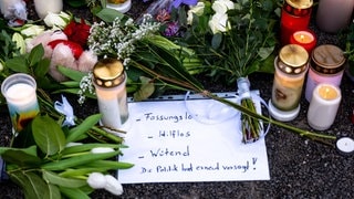 Gedenken an Opfer der Messerattacke von Aschaffenburg: Kerzen, Blumen und die Frage nach der Verantwortung der Politik