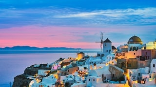 Santorini im Sonnenuntergang: Die Erde bebt gefährlich oft auf der Kykladen-Insel Griechenlands.