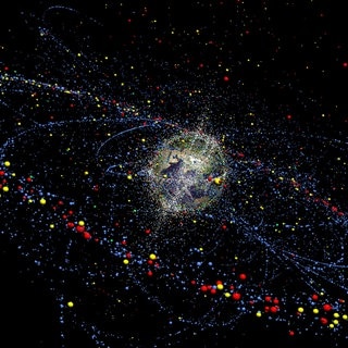 Ein für die Europäische Raumfahrtbehörde ESA erarbeitete Simulationsmodell, das die Verteilung und Bewegung des Weltraummülls heute und in Zukunft darstellt, wird im Institut für Luft- und Raumfahrtsysteme der Technischen Universität Braunschweig gezeigt. 
