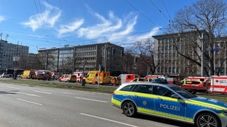 Eine Polizeiauto steht in der Mannheimer Innenstadt.