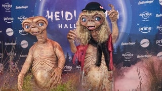 Tom Kaulitz (links) und Heidi Klum als E.T. an Halloween verkleidet