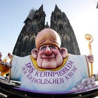 Woelki-Wagen vor Kölner Dom