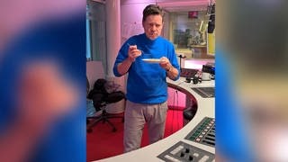 Michael Wirbitzky und Sascha Zeus testen veganen Eiersatz in der Morningshow.