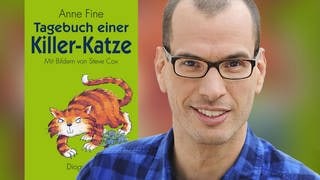 Kriestof Kien stellt das Buchcover vor von Anne Fien mit dem Titel "Tagebuch einer Killerkatze"